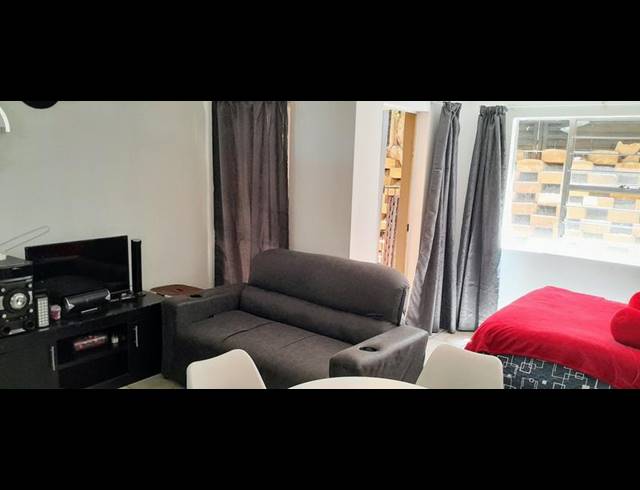 1 BEDROOM APARTMENT FOR SALE IN BRAAMFONTEIN